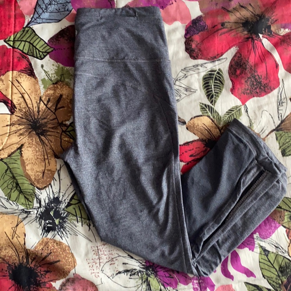 Lululemon Hit it 21’ Crop - Picture 4 of 12